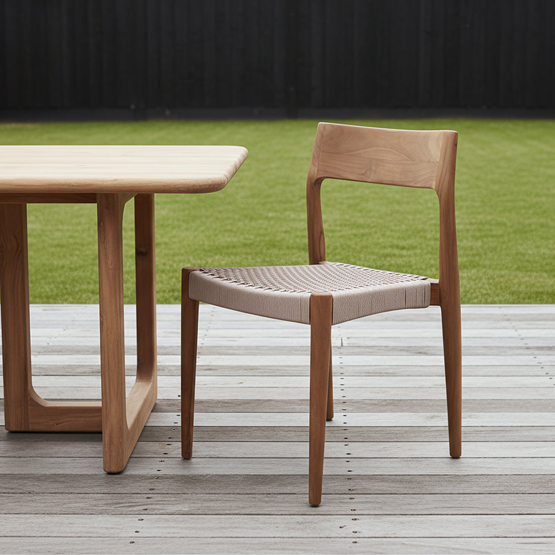 Chaise de salle à manger en teck Freya sans accoudoirs Naturel Lot de 2 Raw Materials
