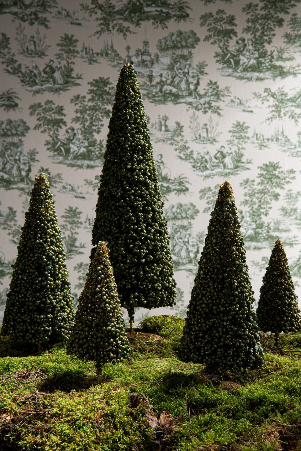 Lot de 3 sapins de Noël avec baies, en plastique vert mousse, J-Line