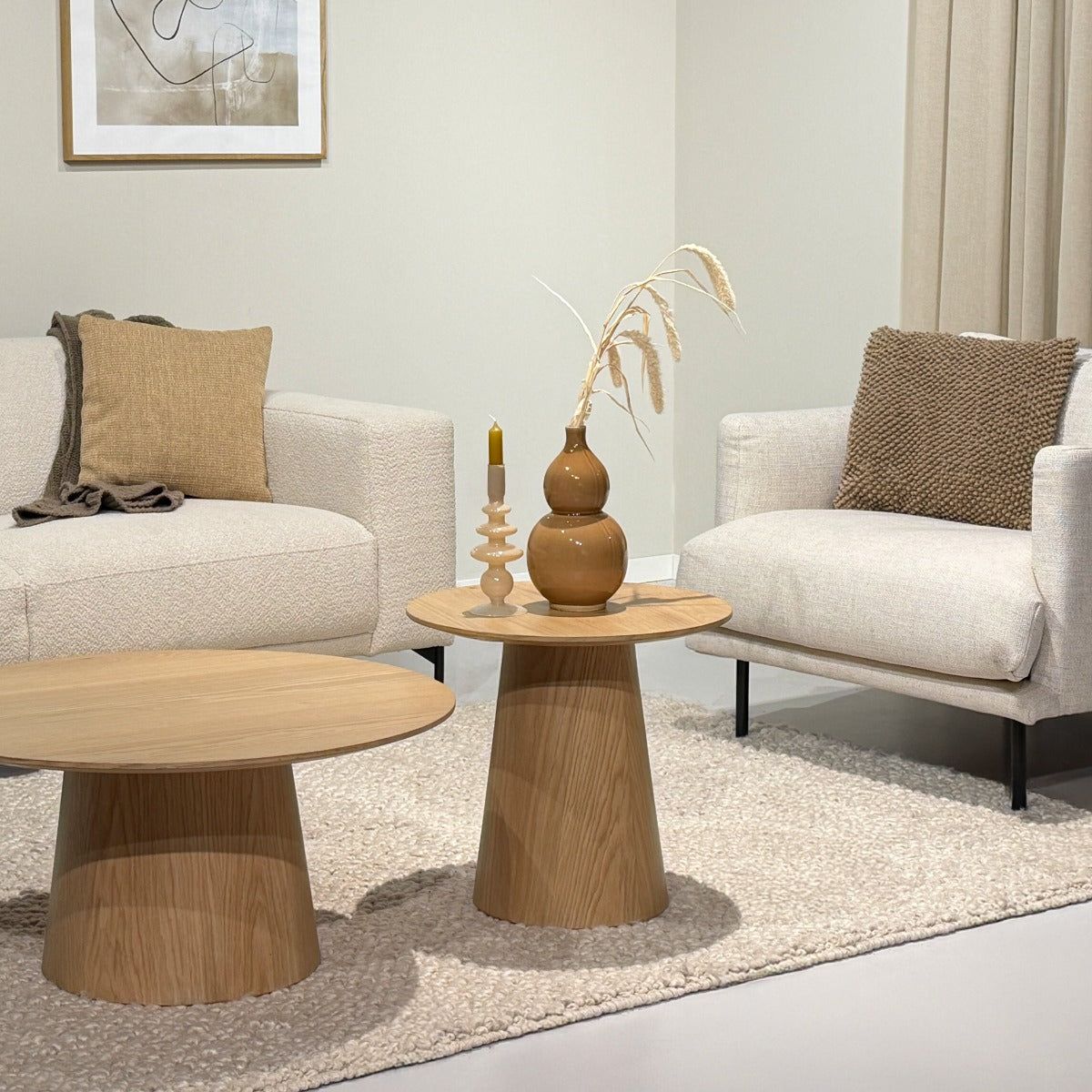 Salontafel Novero naturel Ø80cm in een woonkamer