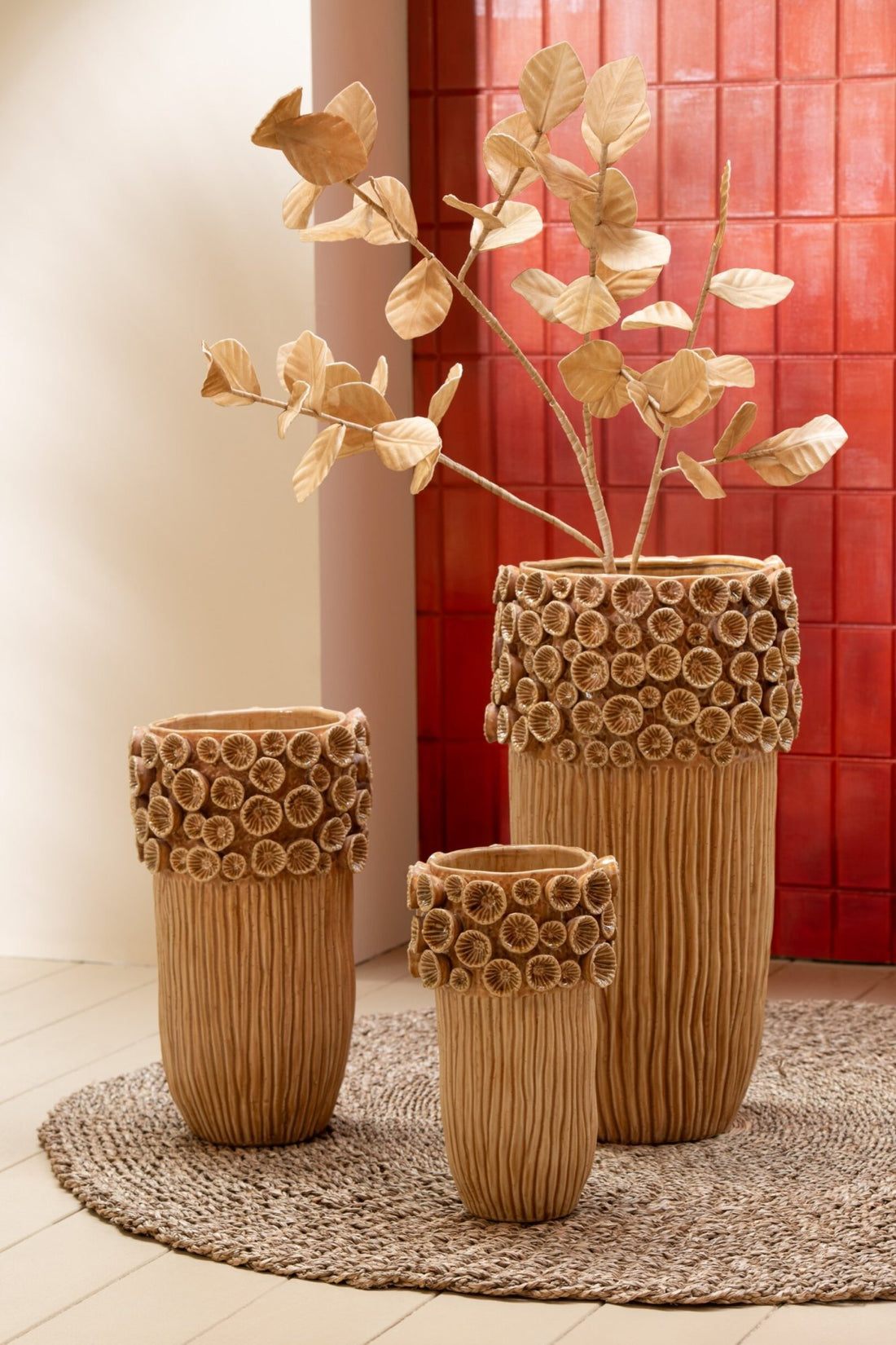 Vase Corail Haut en Argile Ocre Moyen J-Line