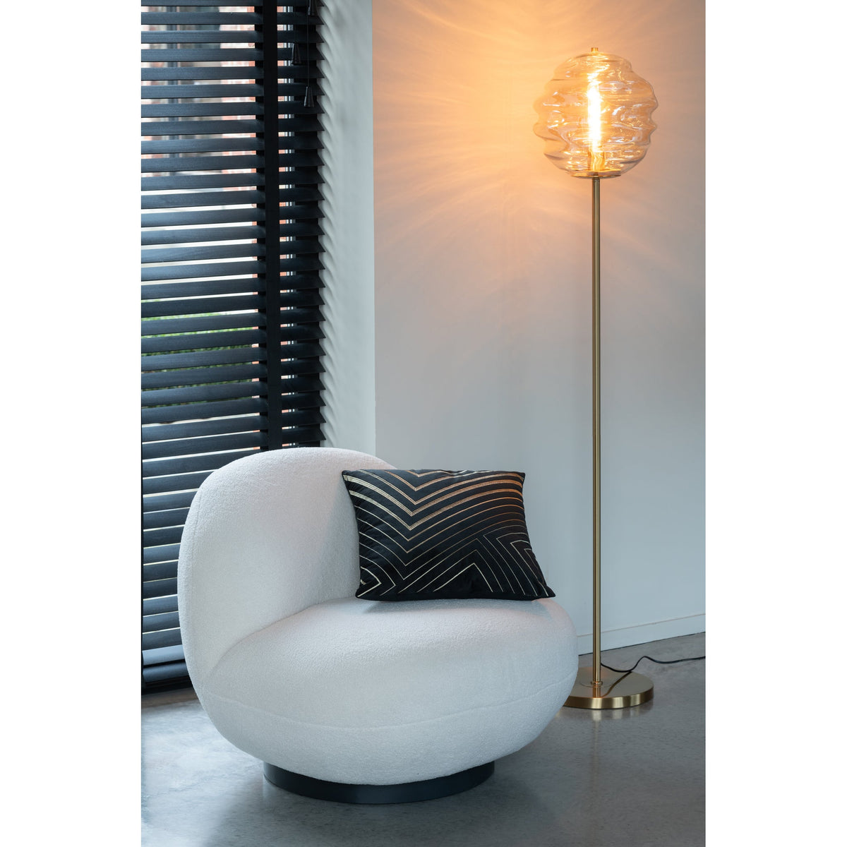 Lampadaire Verre Lumière Cognac H156cm J-Line